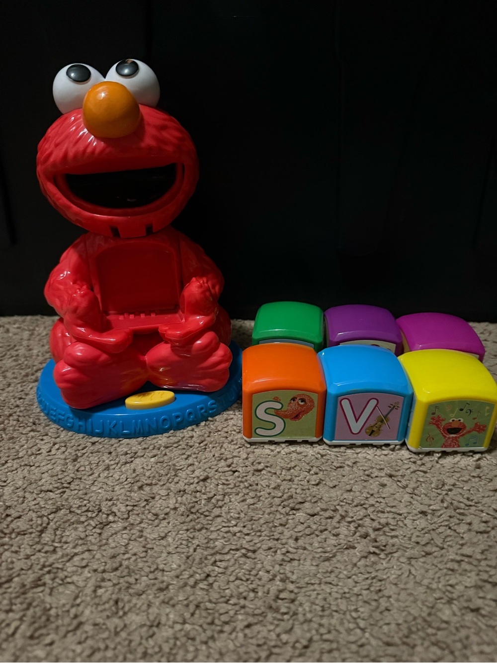 Sesame Street Elmo Find and Learn Alphabet Blocks - Hasbro Missing One Block